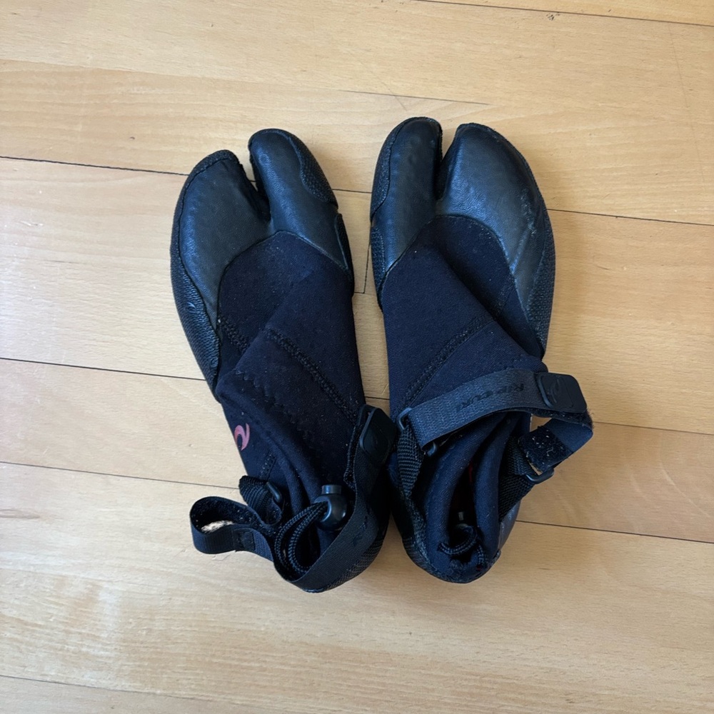 Rip Curl split toe Water Shoes